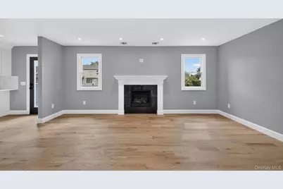 851 W Bay Drive, West Islip, NY 11795 - Photo 17
