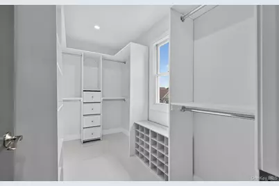 851 W Bay Drive, West Islip, NY 11795 - Photo 29
