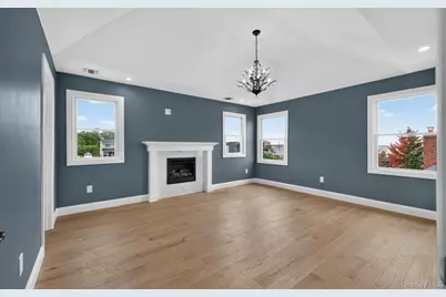851 W Bay Drive, West Islip, NY 11795 - Photo 23