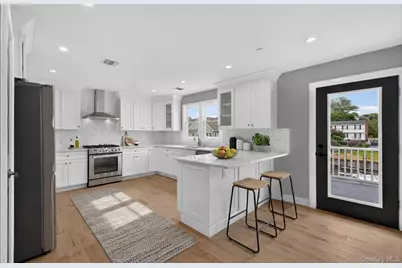 851 W Bay Drive, West Islip, NY 11795 - Photo 9