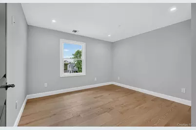 851 W Bay Drive, West Islip, NY 11795 - Photo 35