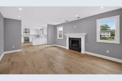 851 W Bay Drive, West Islip, NY 11795 - Photo 15