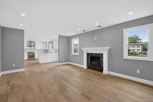 851 W Bay Dr, West Islip, NY 11795 - Photo 15