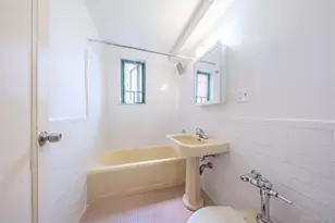 1562 Unionport Rd, Bronx, NY 10462 - Photo 5