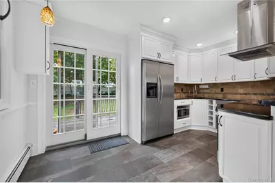135 N Wantagh Avenue, Levittown, NY 11756 - Photo 9