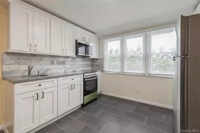 11 Deauville Parkway, Lindenhurst, NY 11757 - Photo 9
