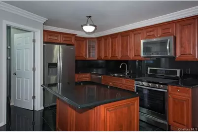 17 Horizon View Drive #17, Farmingville, NY 11738 - Photo 3