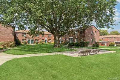196-29 69th Ave #1st Fl, Fresh Meadows, NY 11365 - Photo 15