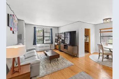 196-29 69th Ave #1st Fl, Fresh Meadows, NY 11365 - Photo 3