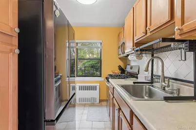 196-29 69th Ave #1st Fl, Fresh Meadows, NY 11365 - Photo 5