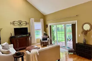 129 Maya Cir, Central Islip, NY 11722 - Photo 9