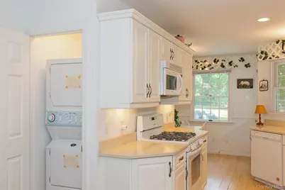 21 Oceanview Road, Hampton Bays, NY 11946 - Photo 7