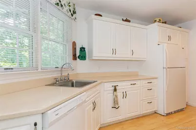 21 Oceanview Road, Hampton Bays, NY 11946 - Photo 5