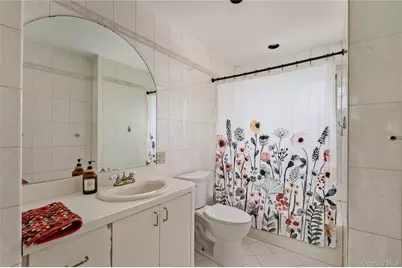 10 Primrose Avenue, Hicksville, NY 11801 - Photo 15