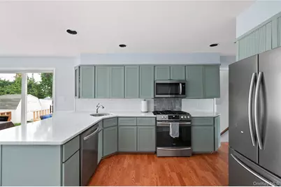 10 Primrose Avenue, Hicksville, NY 11801 - Photo 5