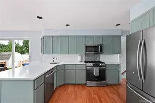 10 Primrose Ave, Hicksville, NY 11801 - Photo 5