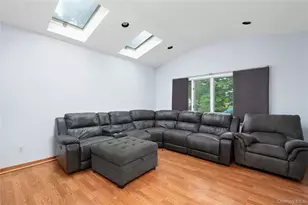 10 Primrose Ave, Hicksville, NY 11801 - Photo 9