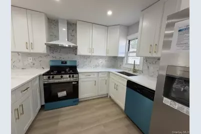 60 Center Avenue, Bay Shore, NY 11706 - Photo 5