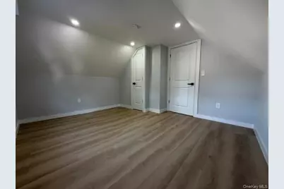60 Center Avenue, Bay Shore, NY 11706 - Photo 17