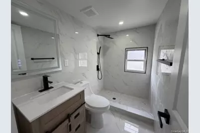 60 Center Avenue, Bay Shore, NY 11706 - Photo 15