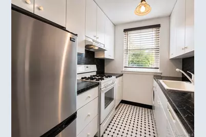 36-14 Utopia Parkway #F2, Flushing, NY 11358 - Photo 5