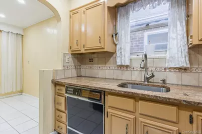 4121 Grace Avenue, Bronx, NY 10466 - Photo 7