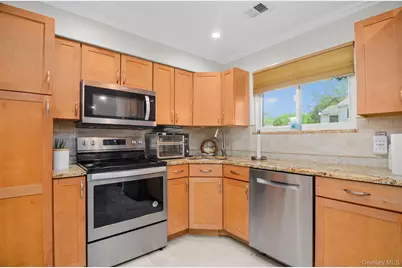 236 Springmeadow Drive #B, Holbrook, NY 11741 - Photo 11
