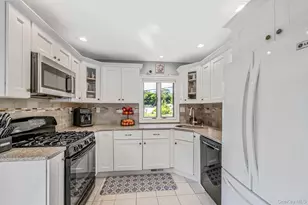 1 Rutgers St, Smithtown, NY 11787 - Photo 17