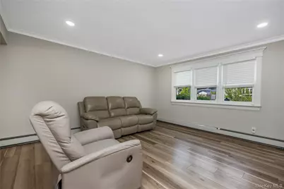 413 S 8th Street, Lindenhurst, NY 11757 - Photo 11