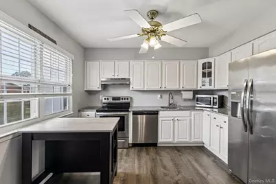 15 Springwood Drive, North Babylon, NY 11703 - Photo 9