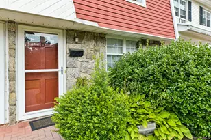 15 Springwood Dr, North Babylon, NY 11703 - Photo 3
