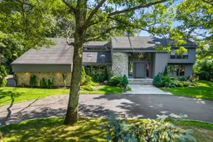 6 Fox Hunt Ct, Huntington, NY 11743 - Photo 3