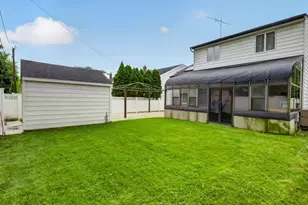 1769 West End Ave, New Hyde Park, NY 11040 - Photo 17