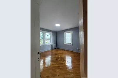 18640 Murdock Avenue #2nd Floor, Saint Albans, NY 11412 - Photo 5