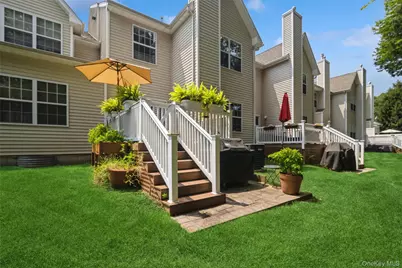 34 Cranberry Circle, Medford, NY 11763 - Photo 5