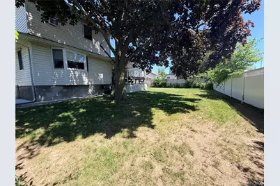 381 N Monroe Avenue, Lindenhurst, NY 11757 - Photo 43