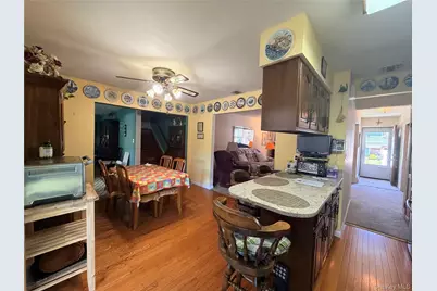 381 N Monroe Avenue, Lindenhurst, NY 11757 - Photo 11