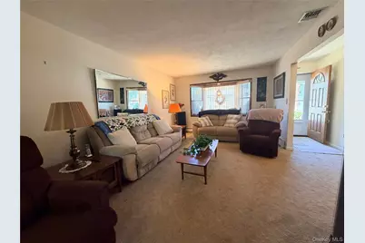381 N Monroe Avenue, Lindenhurst, NY 11757 - Photo 5