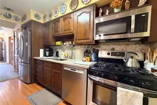 381 N Monroe Ave, Lindenhurst, NY 11757 - Photo 9