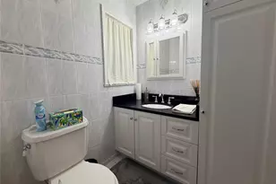 381 N Monroe Ave, Lindenhurst, NY 11757 - Photo 17