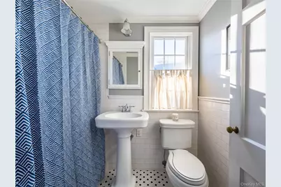 99 Thayer Road, Manhasset, NY 11030 - Photo 17