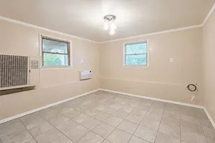11 Farragut Ave, Lindenhurst, NY 11757 - Photo 17