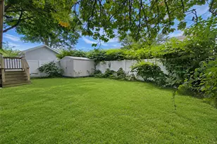 11 Farragut Ave, Lindenhurst, NY 11757 - Photo 21