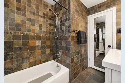 11 Farragut Avenue, Lindenhurst, NY 11757 - Photo 9