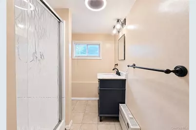 11 Farragut Avenue, Lindenhurst, NY 11757 - Photo 15