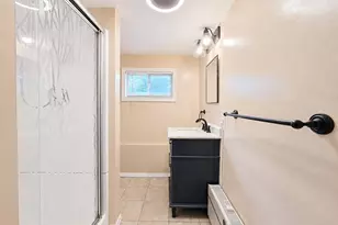 11 Farragut Ave, Lindenhurst, NY 11757 - Photo 15