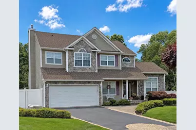 15 Scenicview Crescent, Manorville, NY 11949 - Photo 1