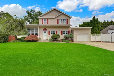121 Wright Avenue, Deer Park, NY 11729 - Photo 3