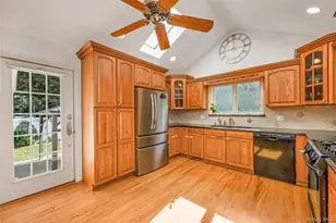 516 Heathcliff Dr, Seaford, NY 11783 - Photo 9