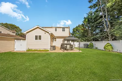 516 Heathcliff Drive, Seaford, NY 11783 - Photo 25